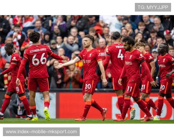 利物浦边路穿插频频造成危险局面 利物浦边路穿插频频造成危险局面