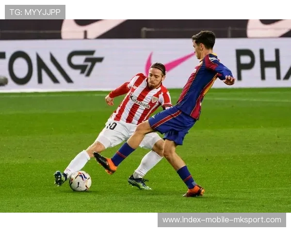 西甲巴萨前场组织精妙：门前混战中的控场艺术